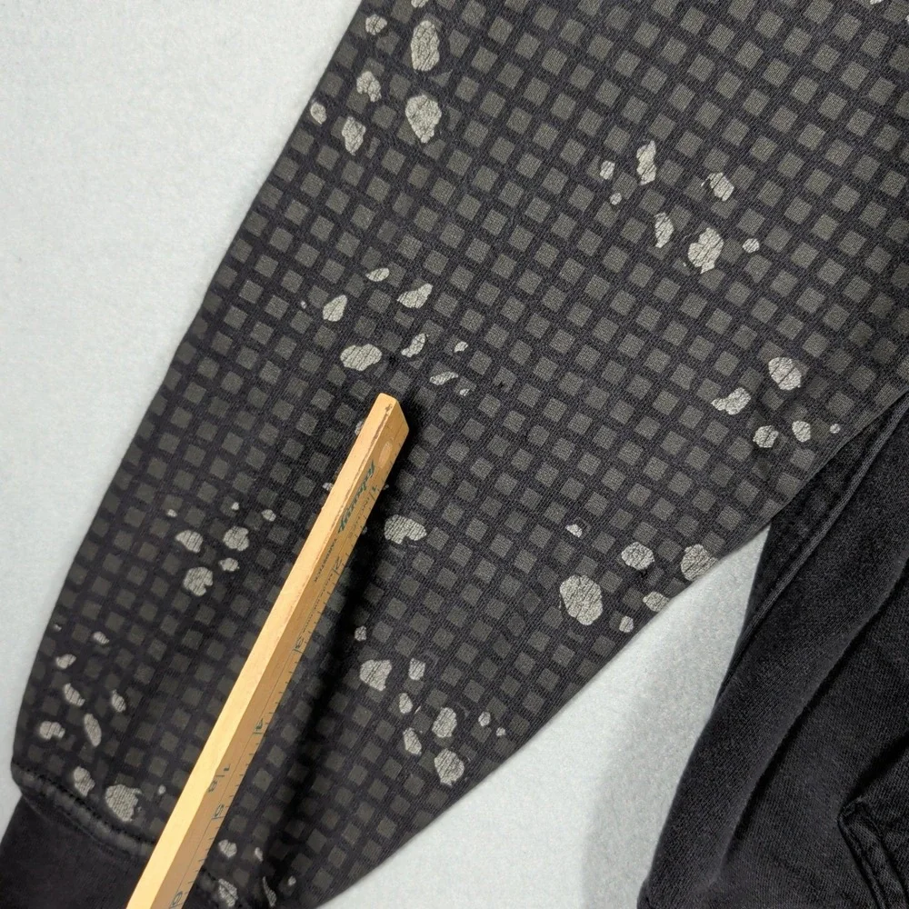 The North Face Hoodie Mens Small‎ Black Grid Logo Splatter Sleeve Pullover